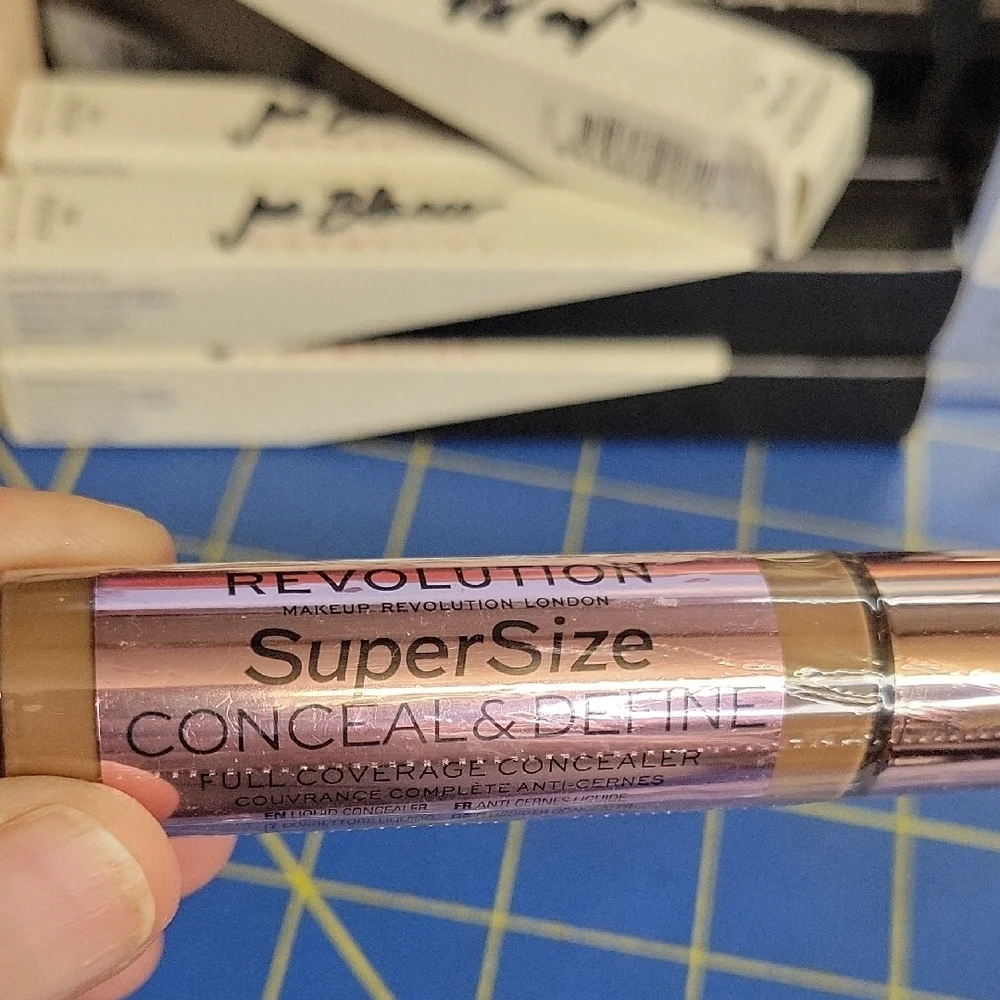 Revolution SuperSize Conceal & Define Full Coverage Concealer C13.5 New